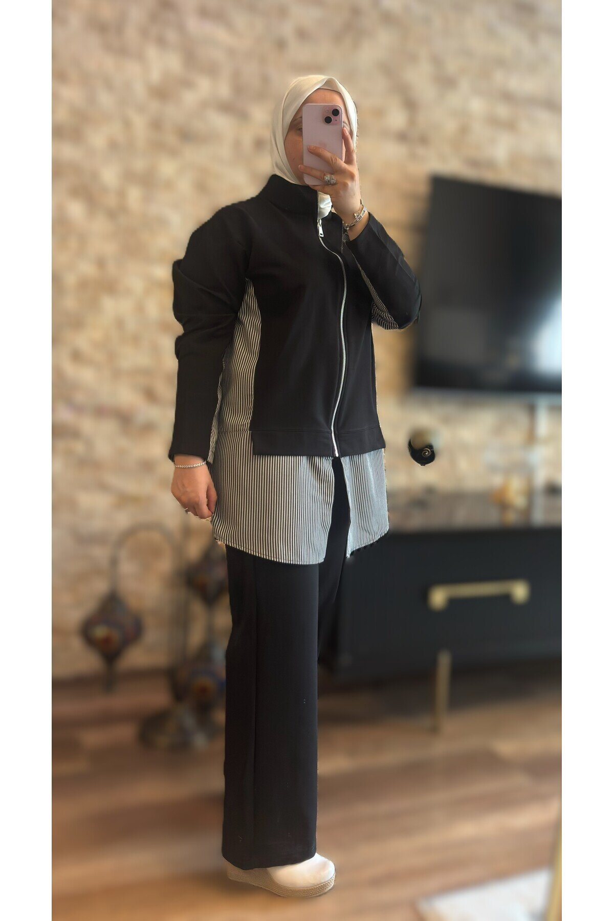 Two-Piece Zippered Tracksuit - Black - Wovi