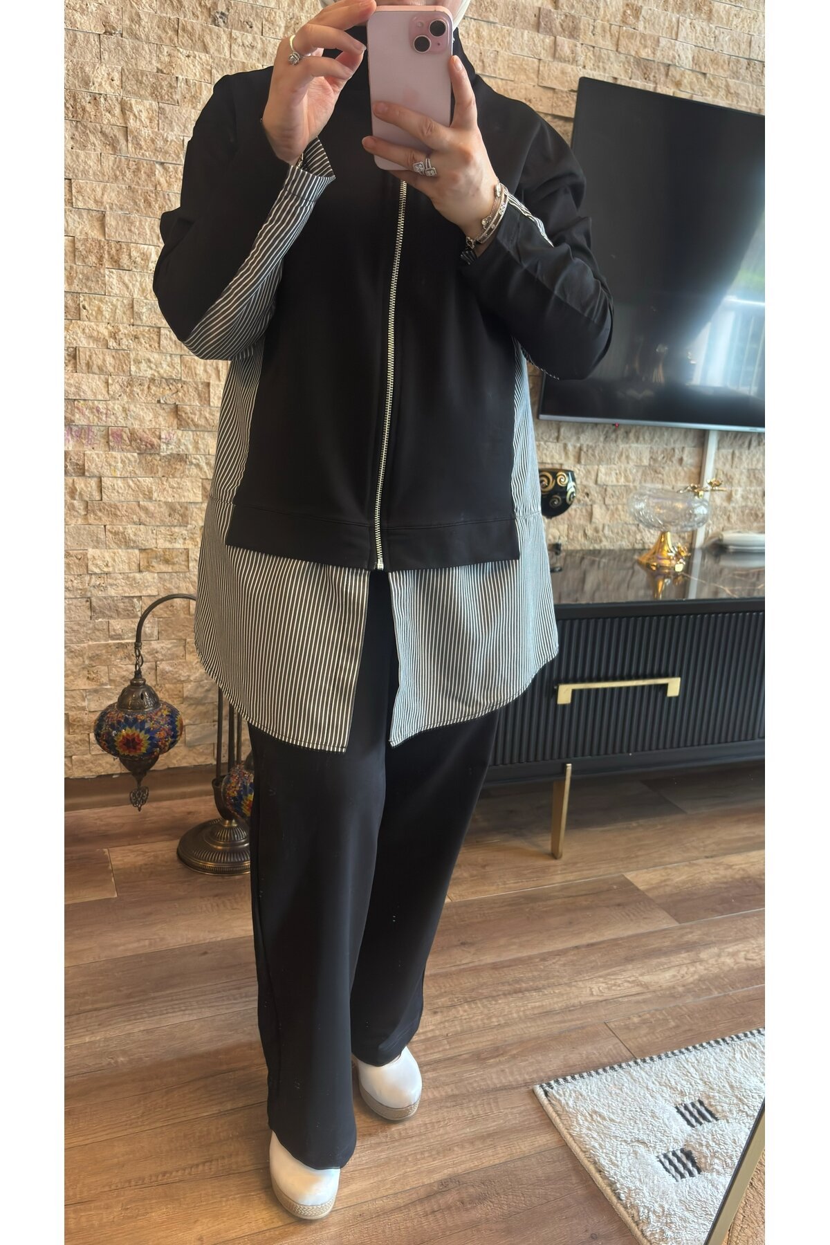 Two-Piece Zippered Tracksuit - Black - Wovi