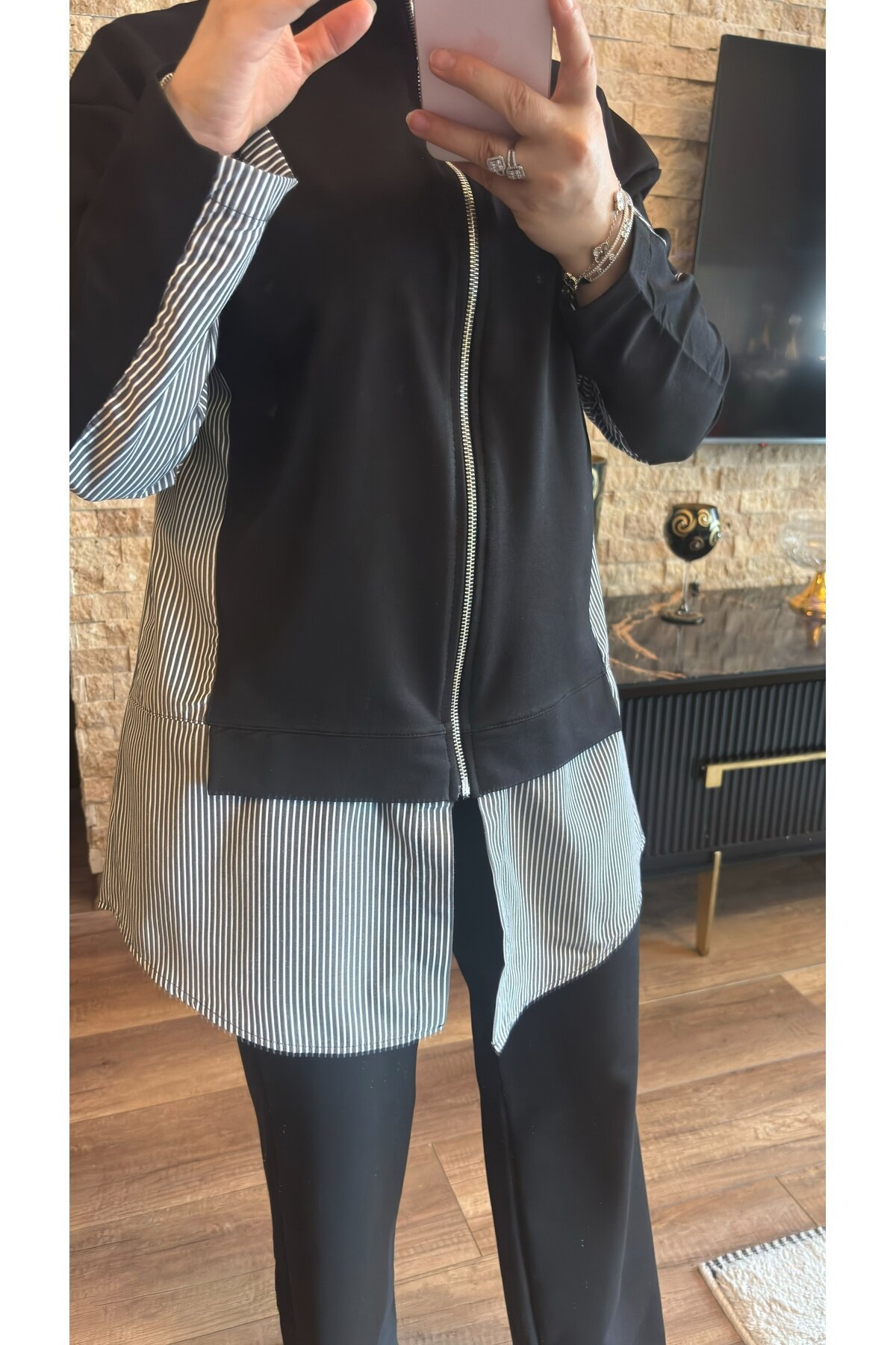 Two-Piece Zippered Tracksuit - Black - Wovi