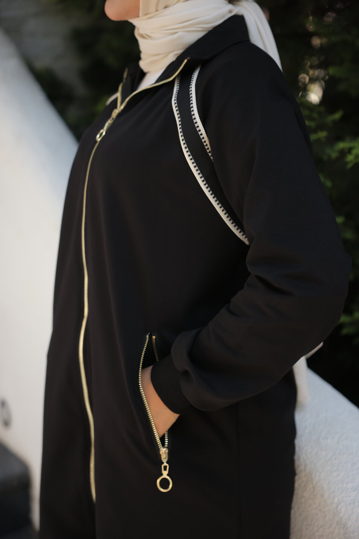 Zippered-Collar Tracksuit Set - Black - Wovi