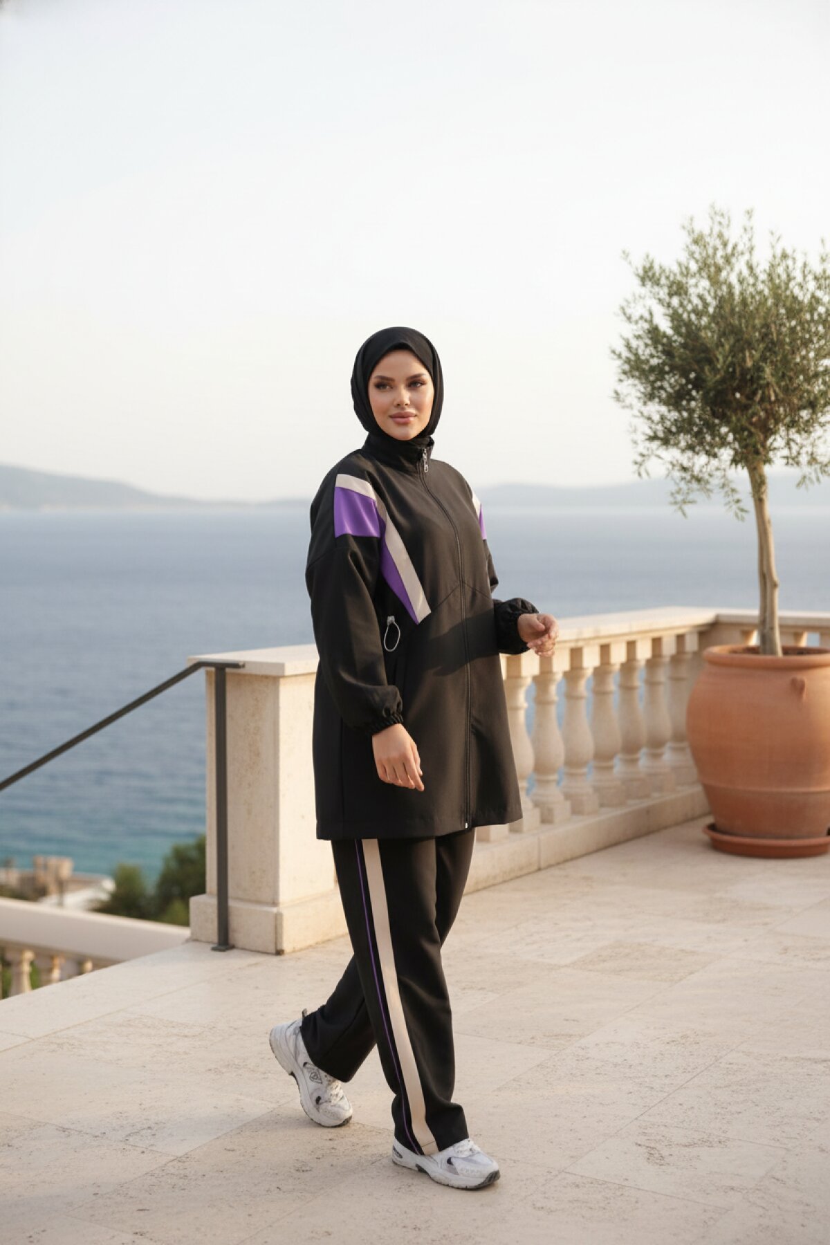 Two-Piece Top and Bottom Tracksuit - Black - Wovi