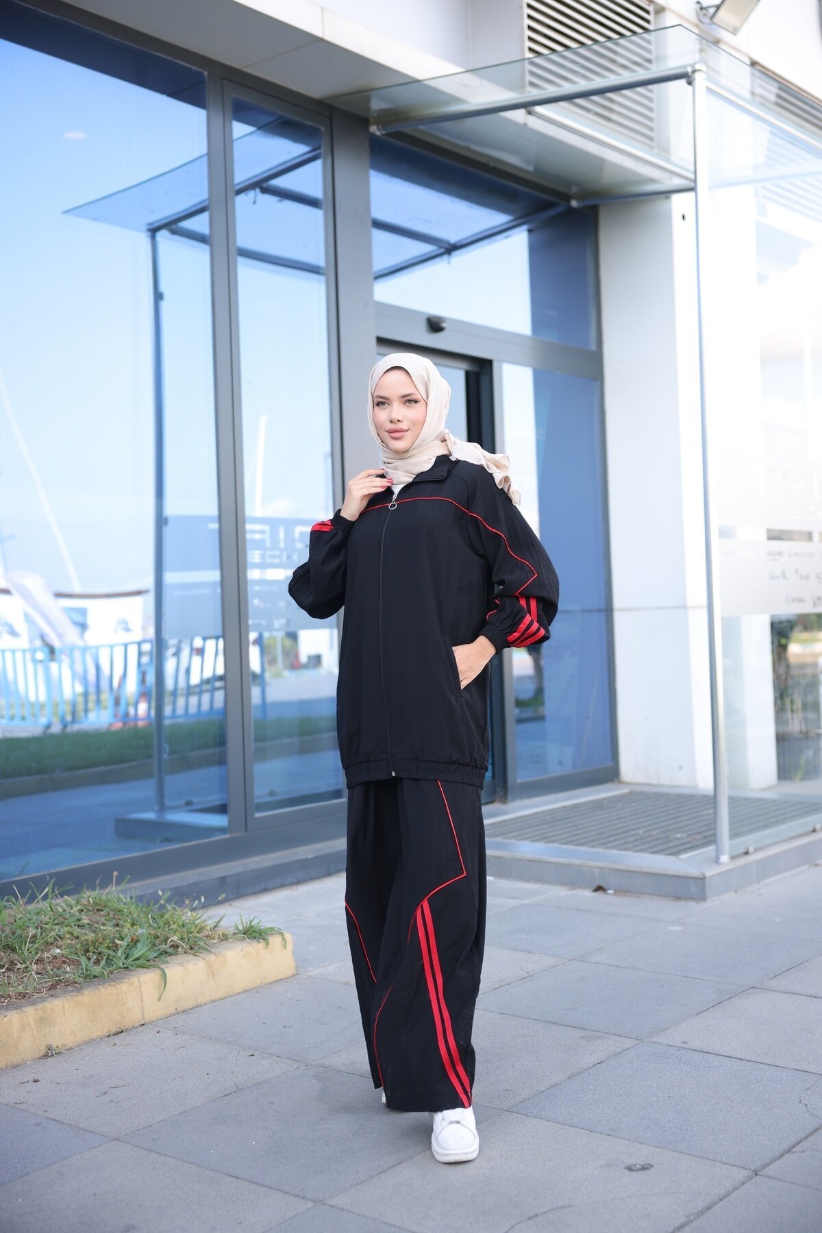 Black and Red Tracksuit Set - Wovi