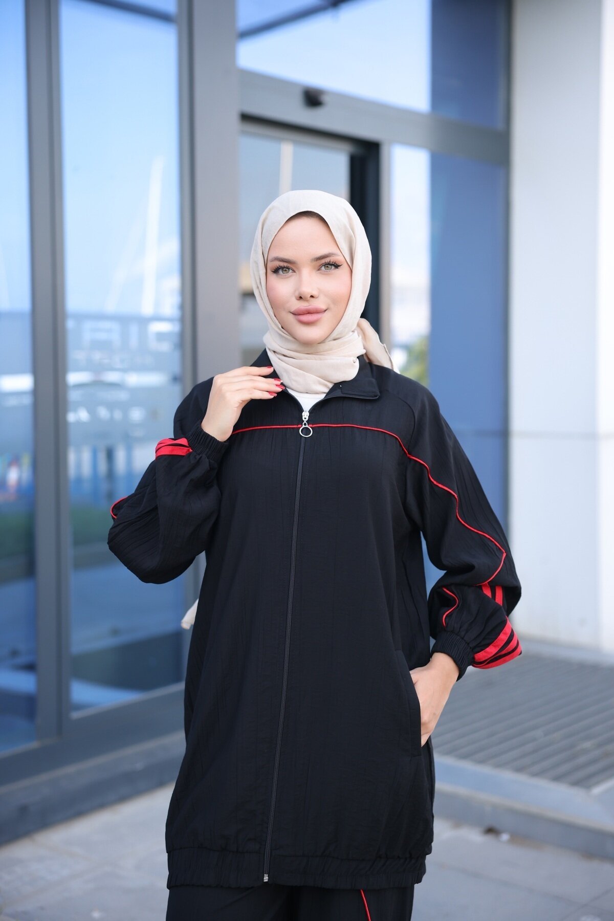 Black and Red Tracksuit Set - Wovi
