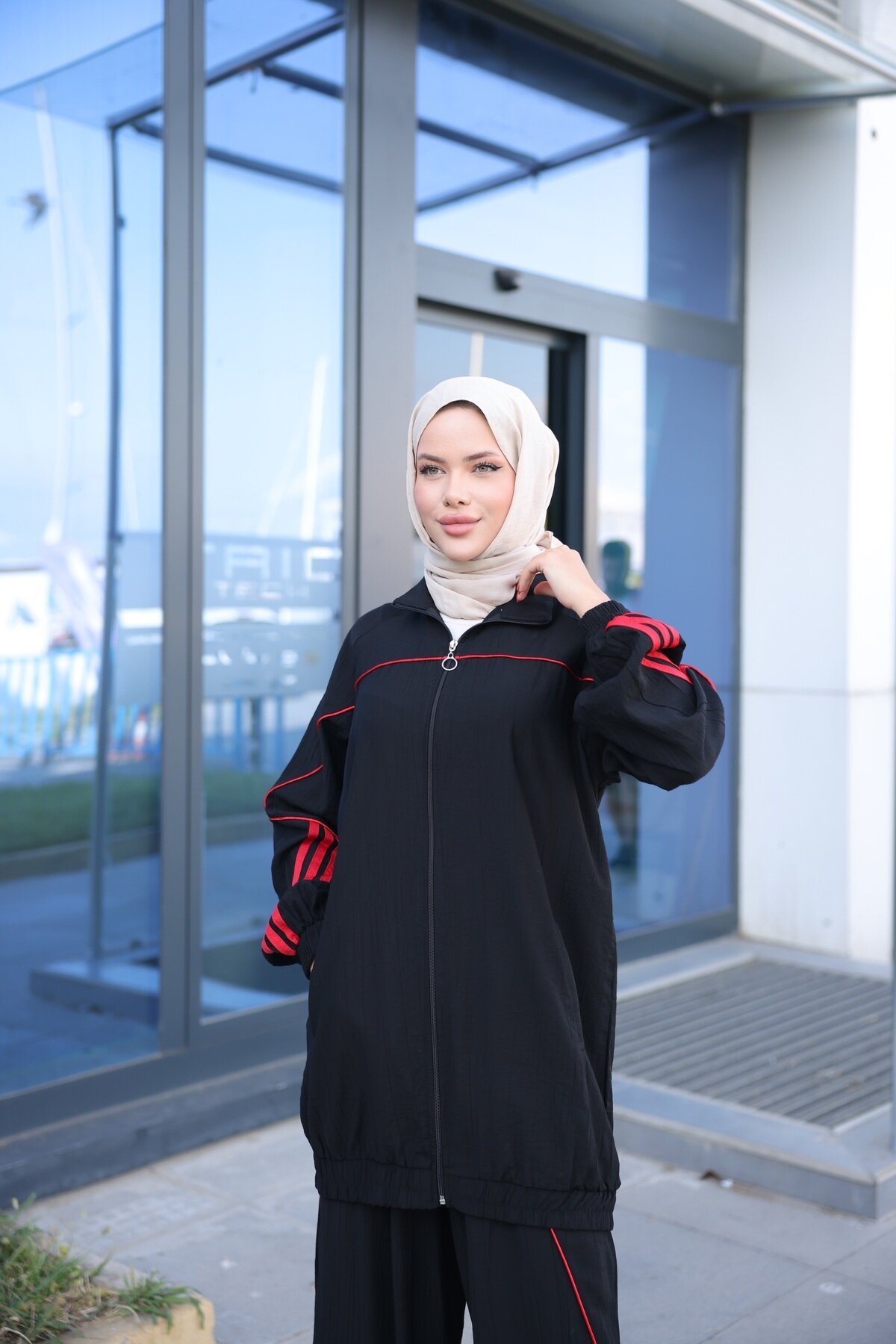 Black and Red Tracksuit Set - Wovi