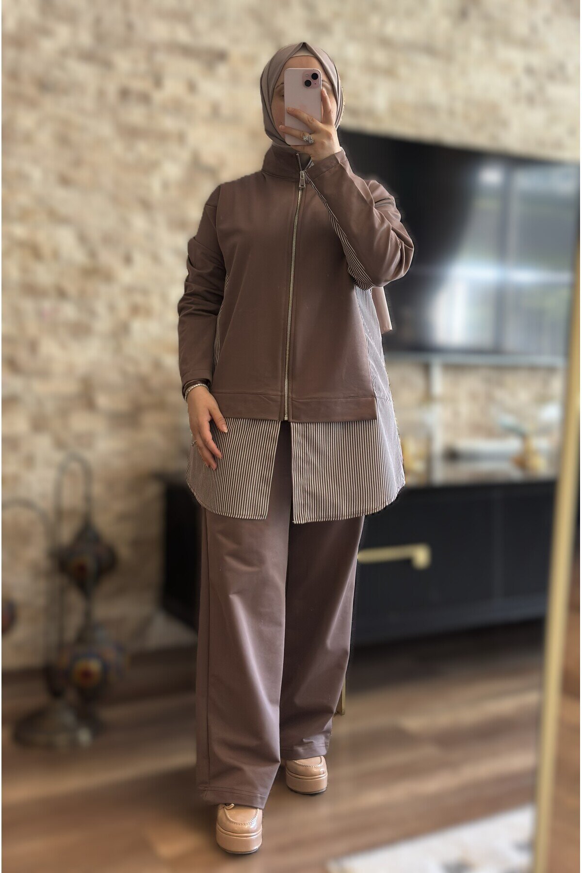 Two-Piece Zippered Tracksuit - Mink - Wovi