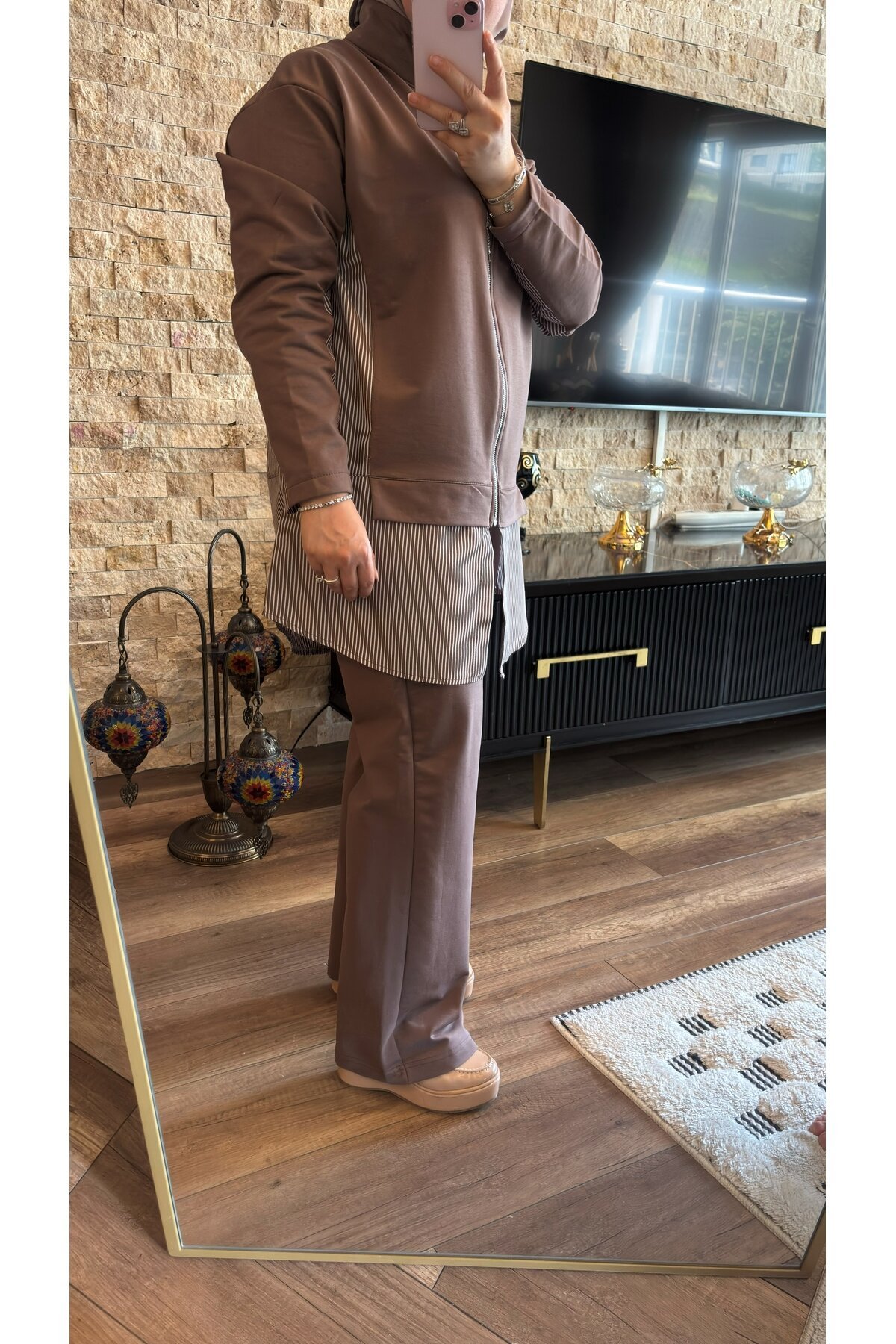 Two-Piece Zippered Tracksuit - Mink - Wovi