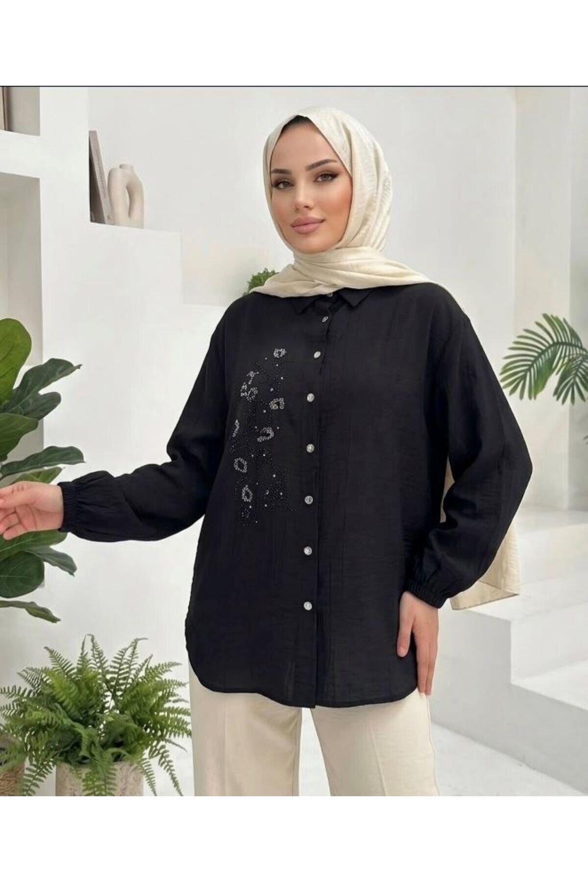 Siyah Taş Detaylı Tunik - Shirosa