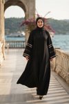 فستان فضفاض كلوش أسود بتفاصيل إكسسوار ثلاث شرائط