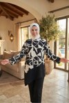 Siyah Rahat Kalıp Asimetrik Kesim Garnili Tunik