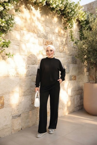 Siyah Şerit Detaylı Oversize Rahat Takım