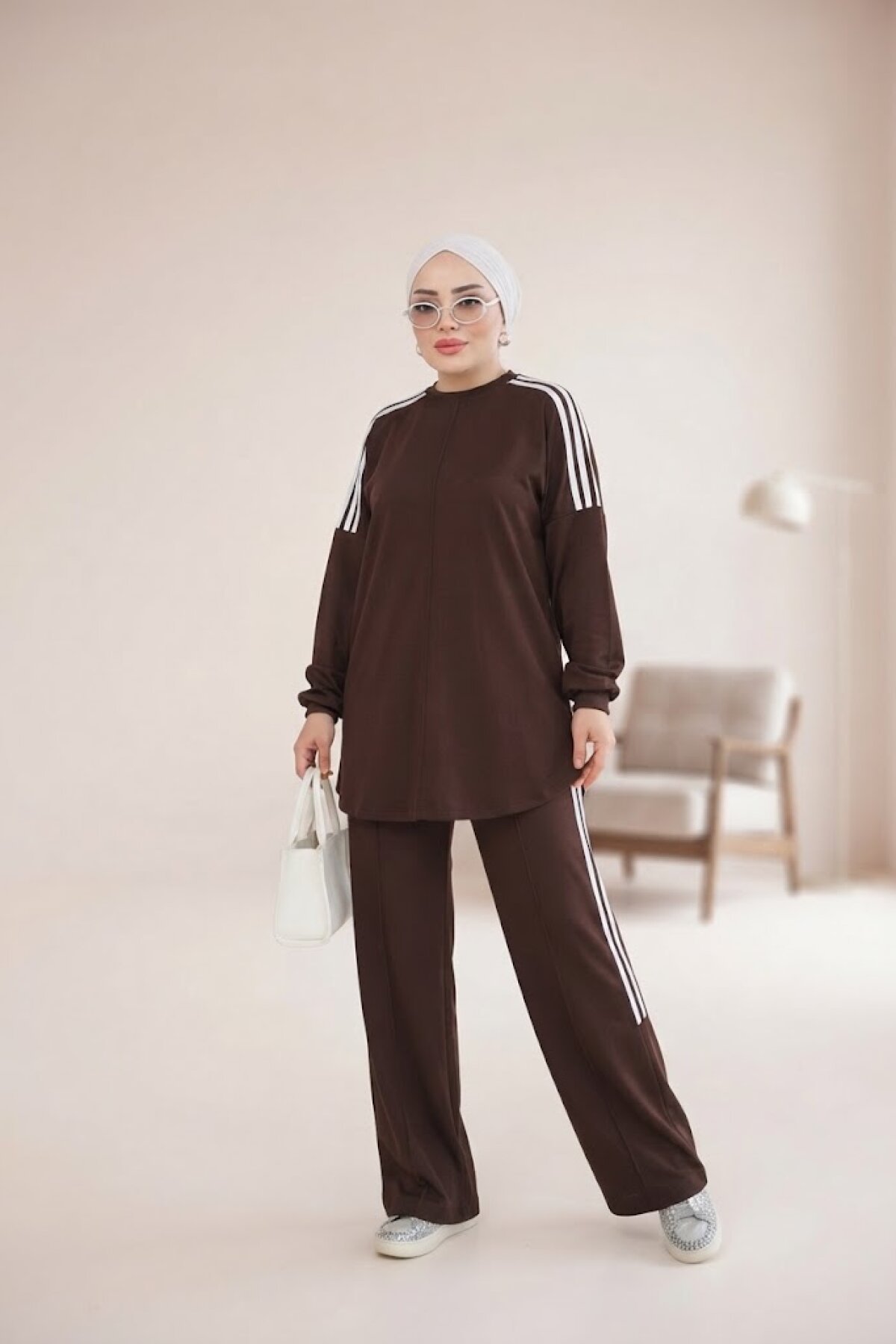Kahverengi Şerit Detaylı Oversize Rahat Eşofman Takımı - Wovi