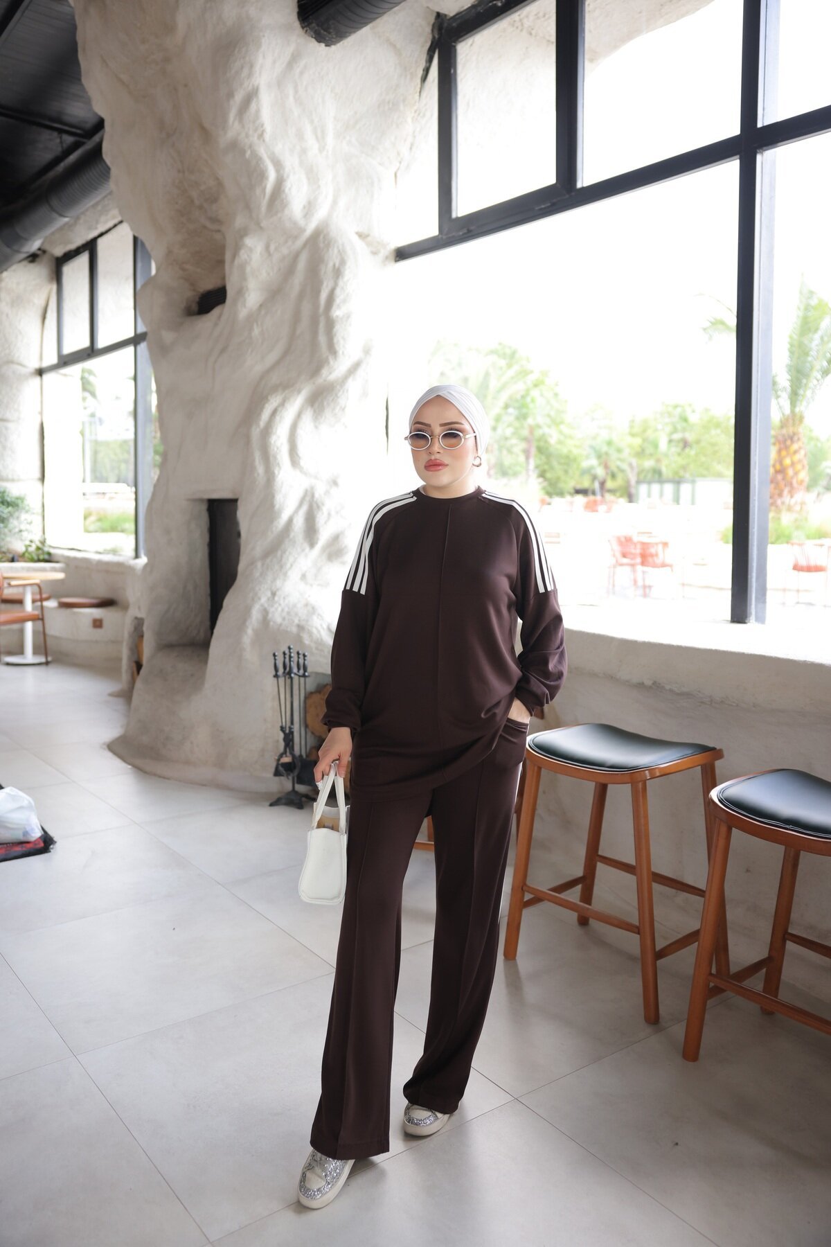 Kahverengi Şerit Detaylı Oversize Rahat Eşofman Takımı - Wovi