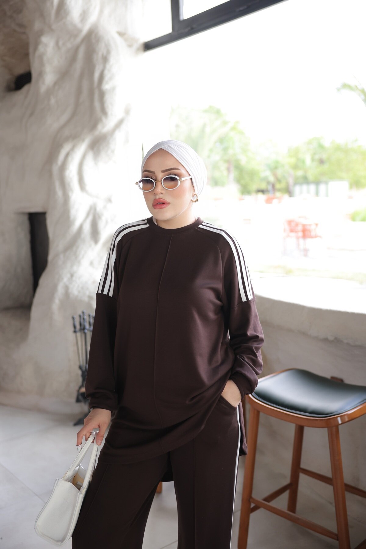 Kahverengi Şerit Detaylı Oversize Rahat Eşofman Takımı - Wovi