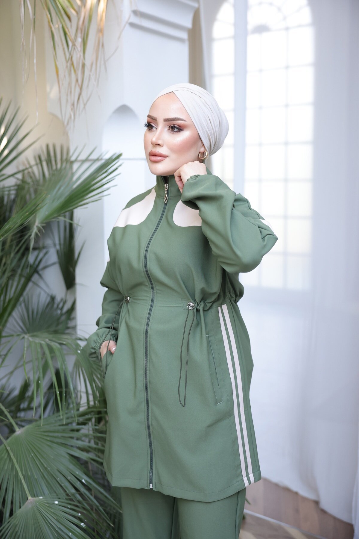 بدلة رياضية أنيقة لون كاكي - Wovi Moda