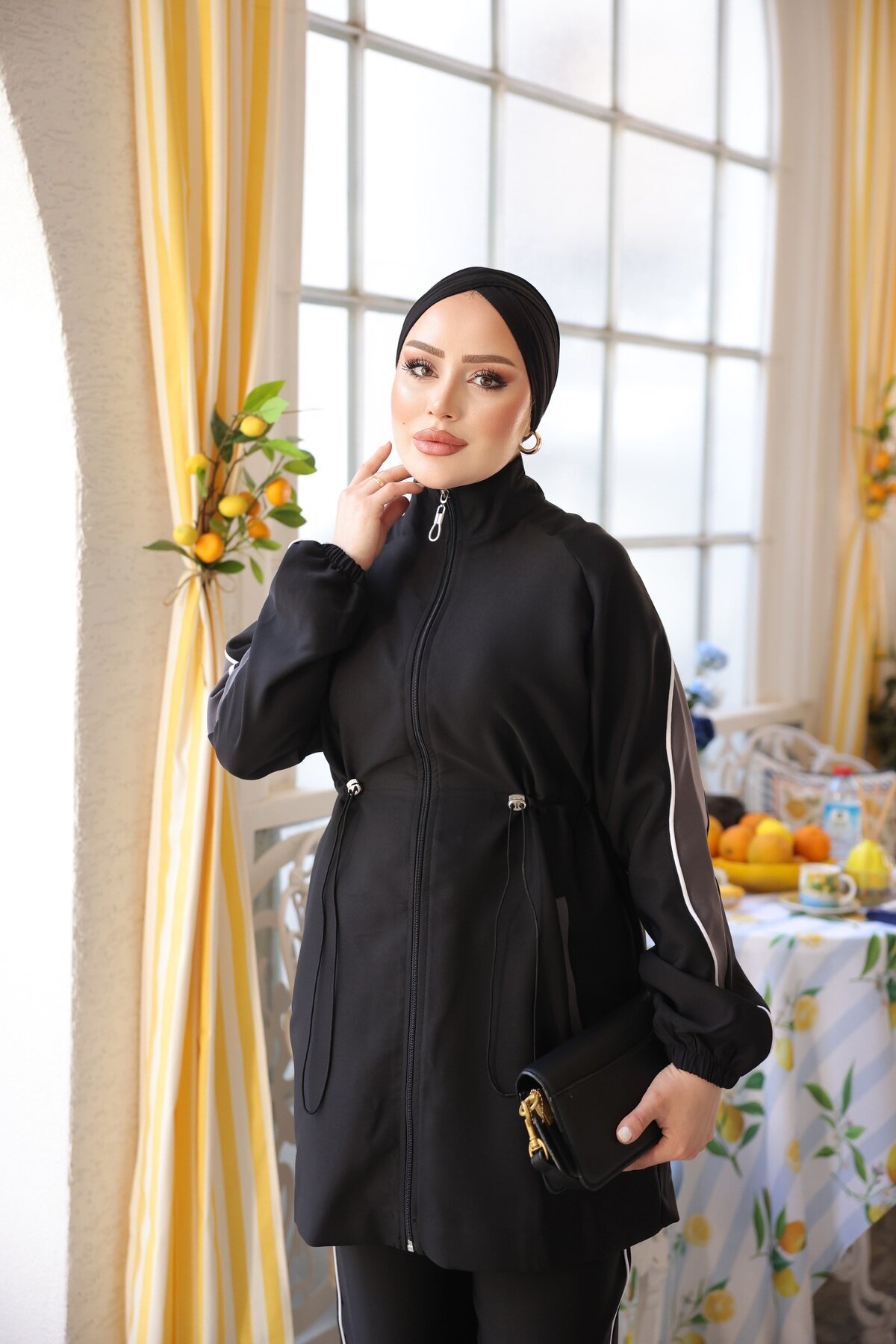طقم محتشم قطعتين أسود - Wovi