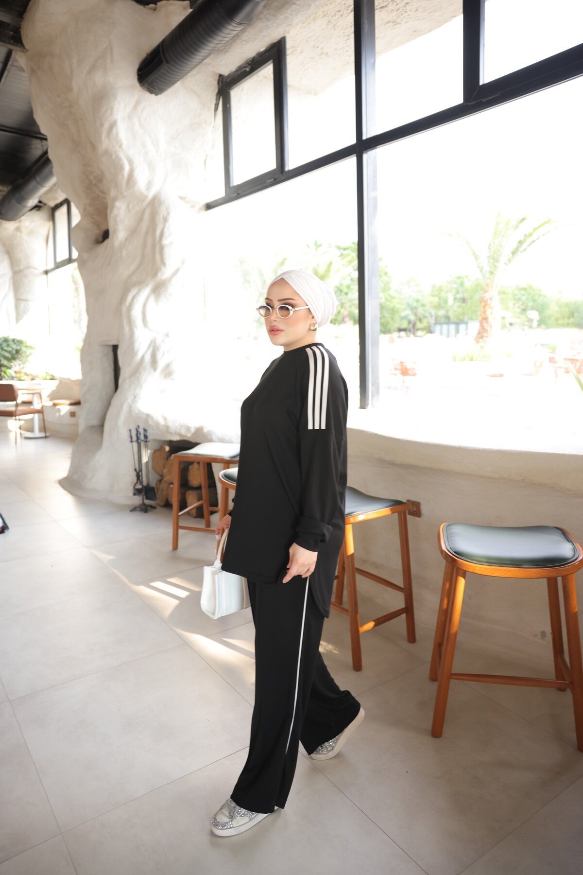 Siyah Şerit Detaylı Oversize Rahat Takım - Wovi