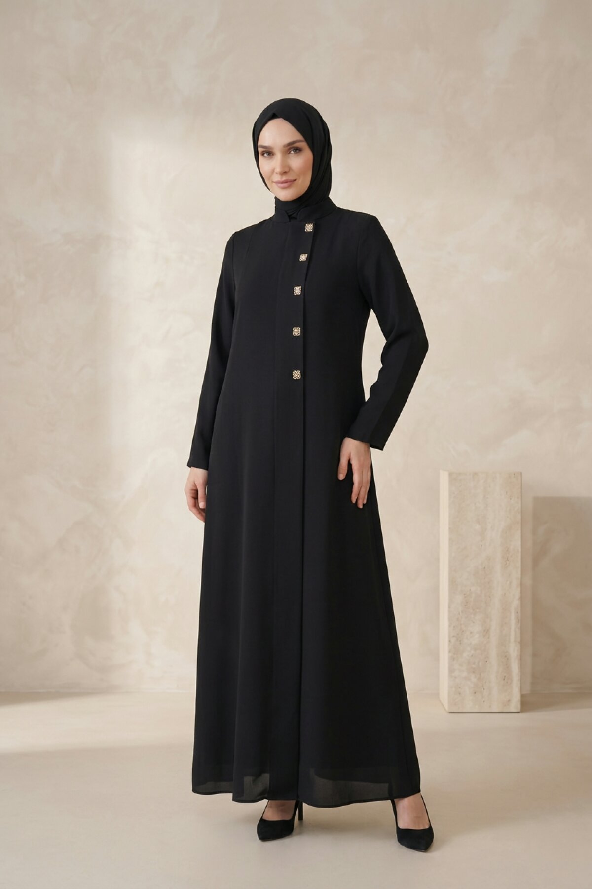 Siyah Kare Aksesuarlı Ferace - Beyza
