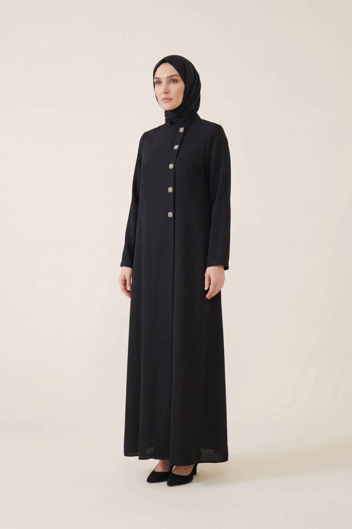 Siyah Kare Aksesuarlı Ferace - Beyza