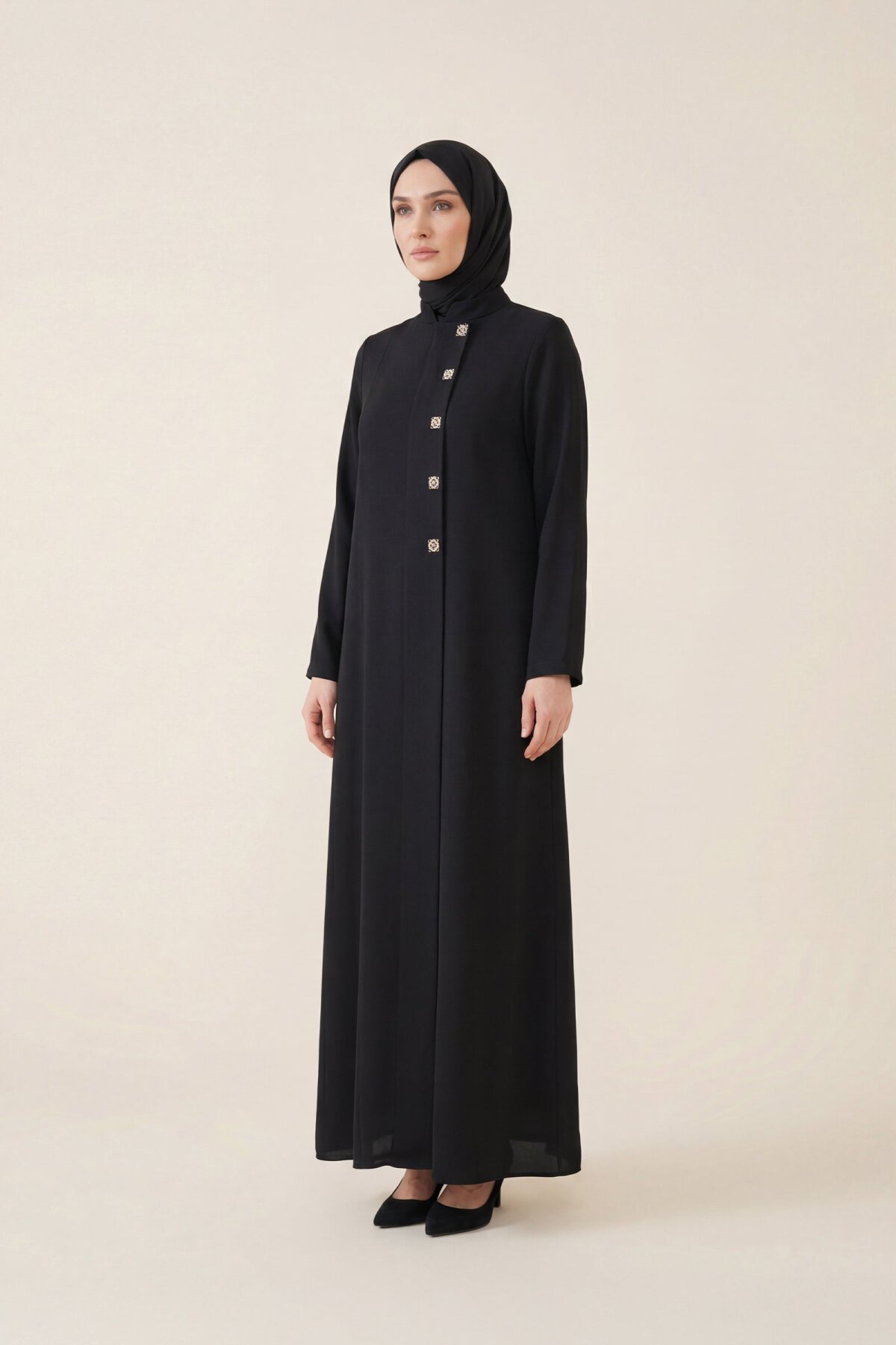Siyah Kare Aksesuarlı Ferace - Beyza