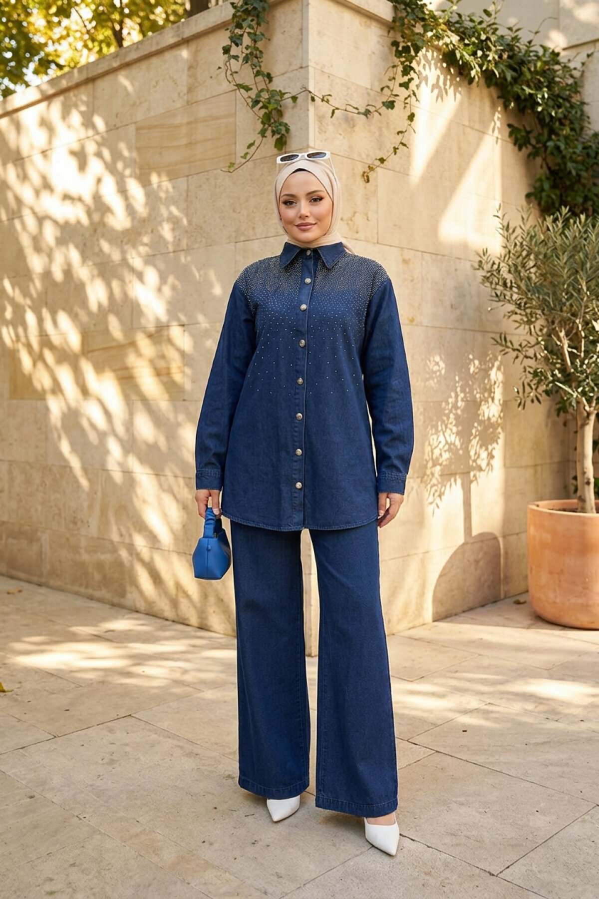 طقم محتشم جينز كحلي قماش ميرا مزين بالأحجار - Modamihram