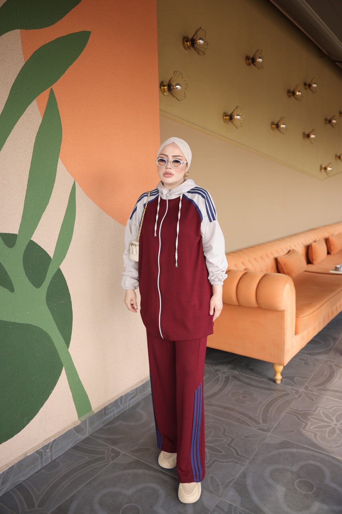 Bordo Şeritli Kapüşonlu Fermuarlı Takım - Wovi Moda