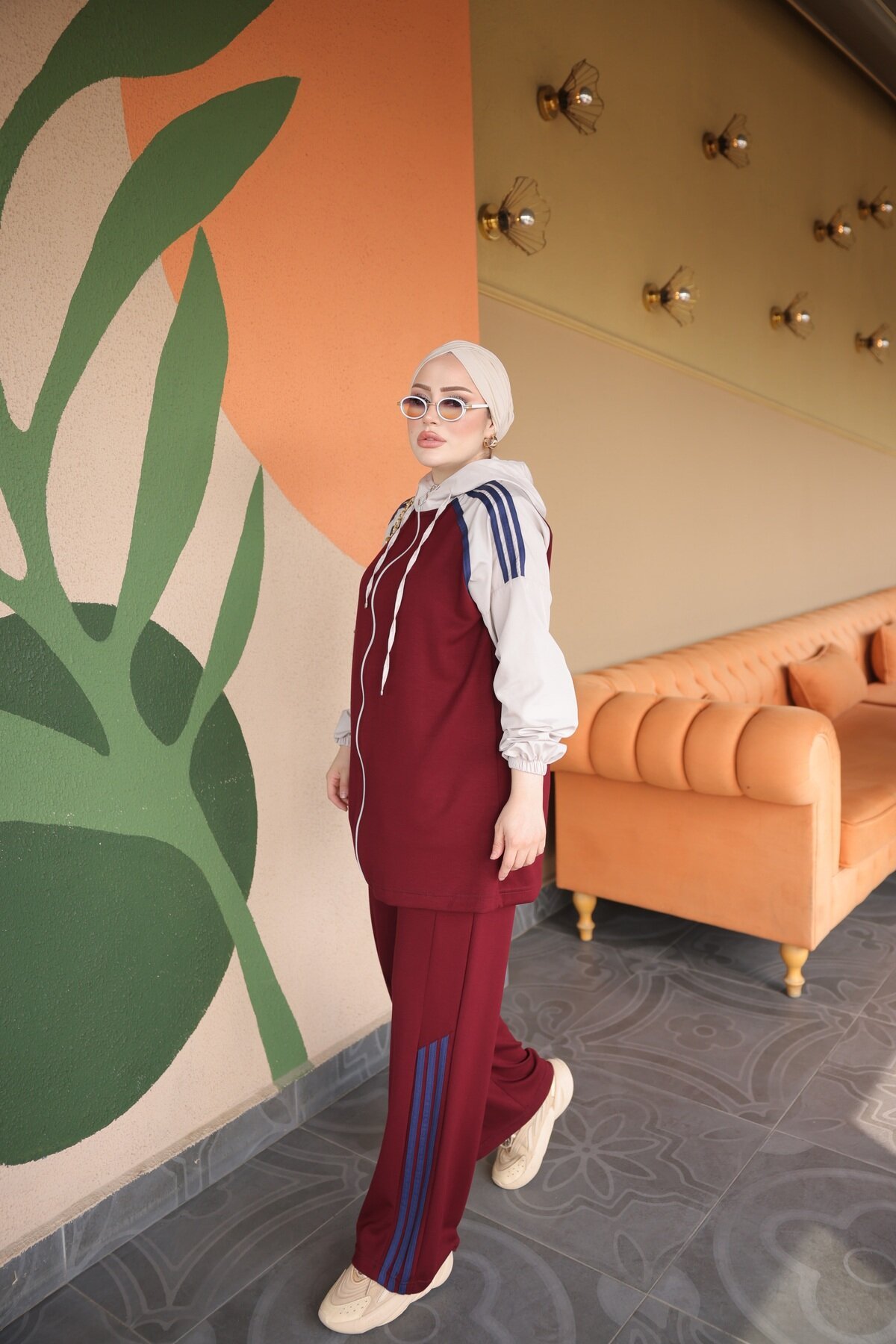 Bordo Şeritli Kapüşonlu Fermuarlı Takım - Wovi Moda