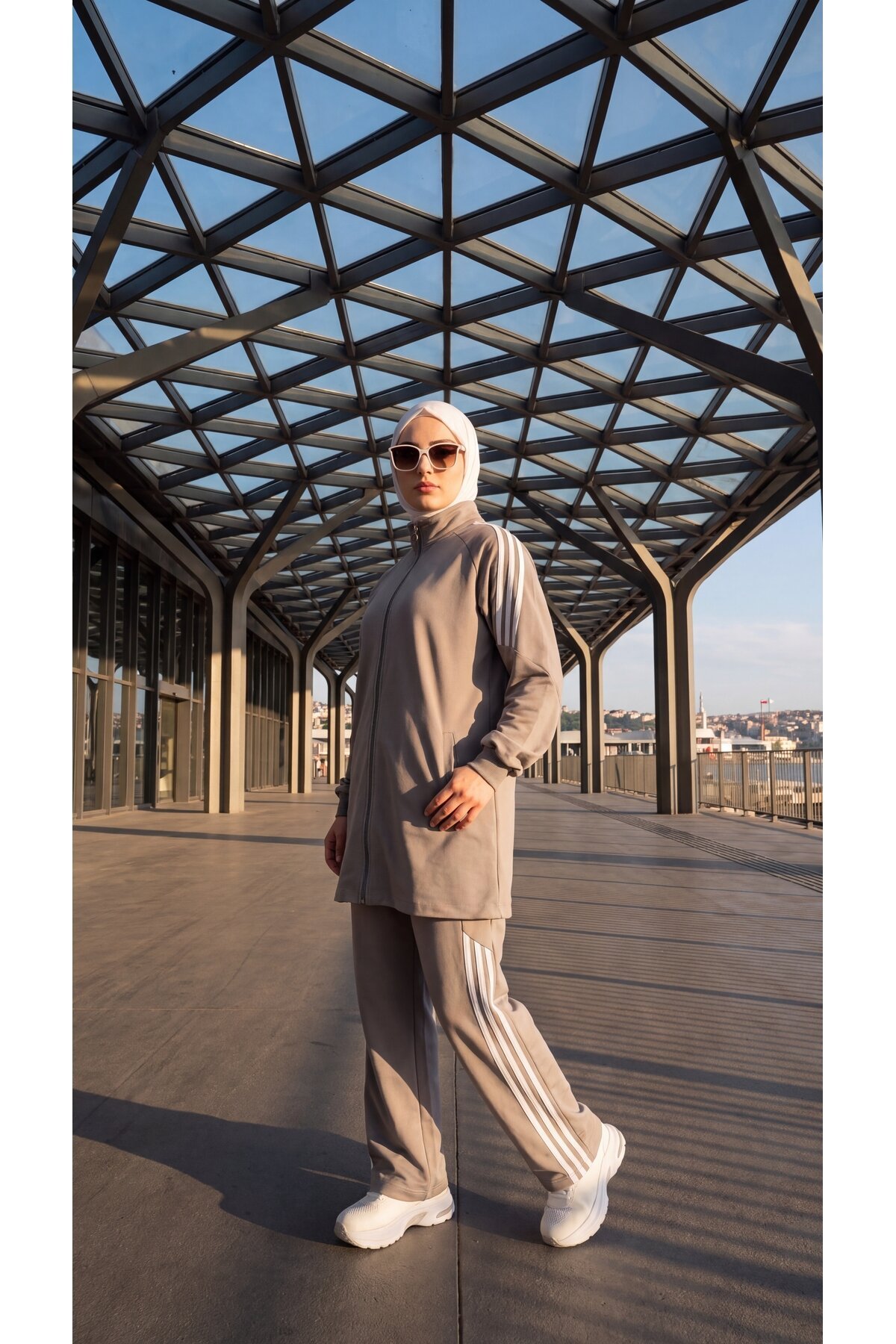 Gri Şerit Detaylı Fermuarlı Eşofman Takım - Wovi Moda