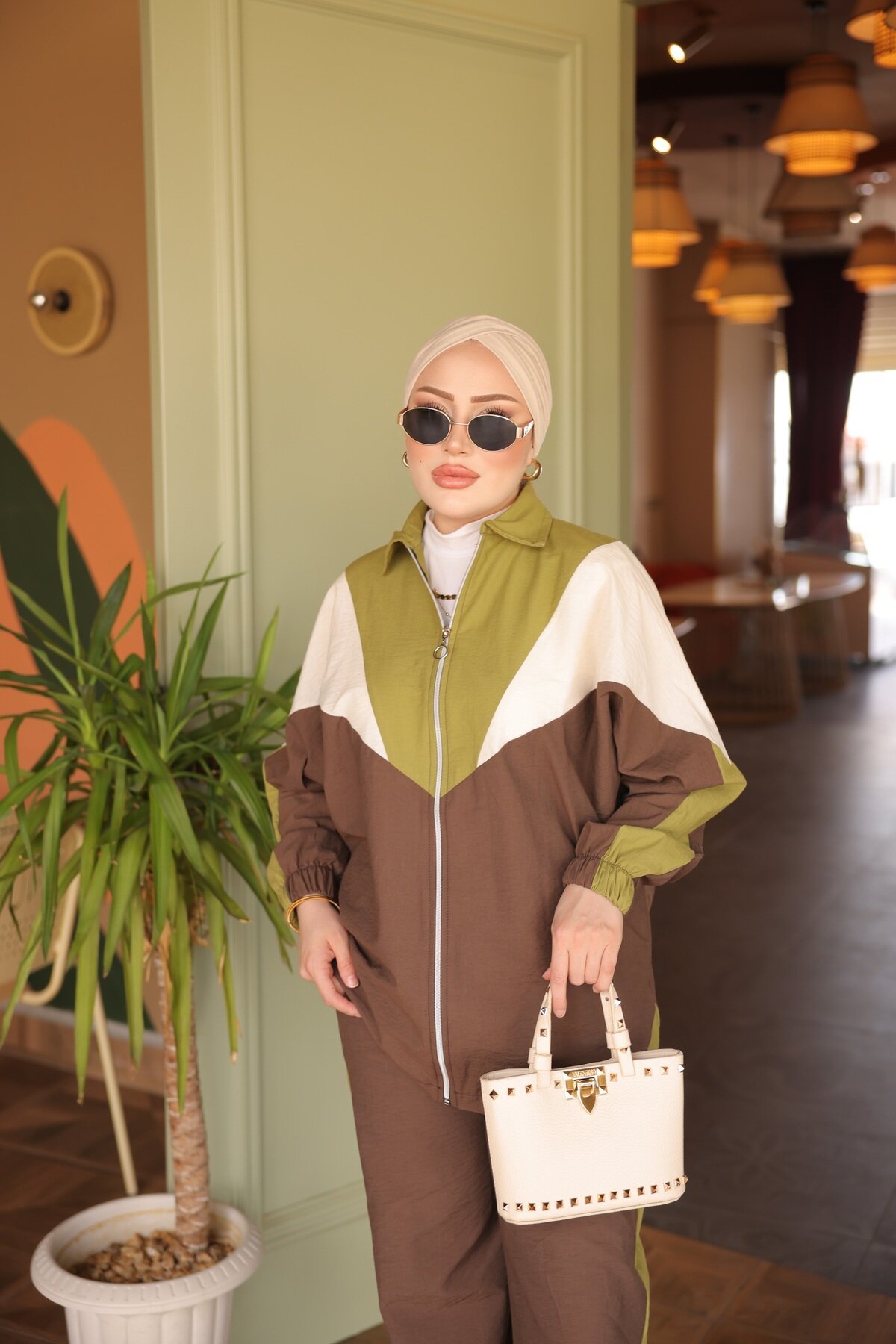 Kahverengi Rahat Kesim Şerit Detaylı Fermuarlı Ceketli İkili Takım - Wovi Moda