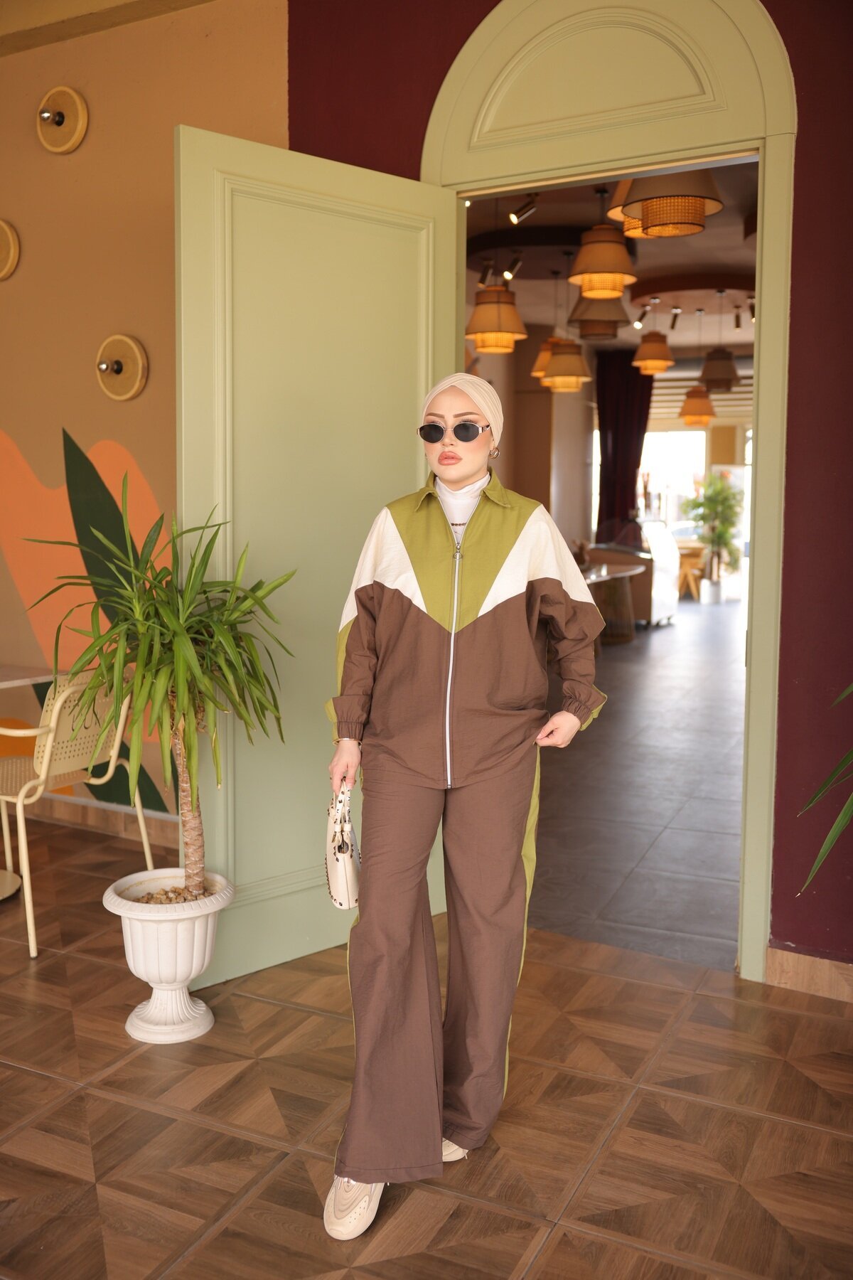 Kahverengi Rahat Kesim Şerit Detaylı Fermuarlı Ceketli İkili Takım - Wovi Moda