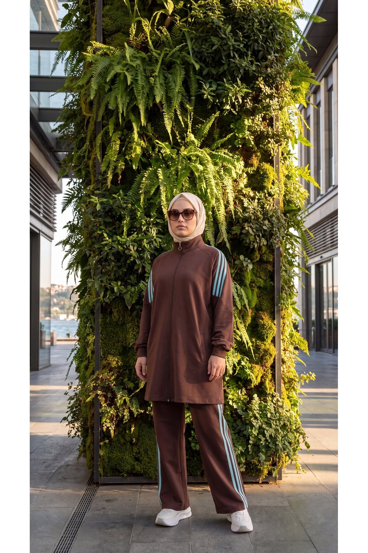 Kahverengi Şerit Detaylı Fermuarlı Eşofman Takımı - Wovi Moda