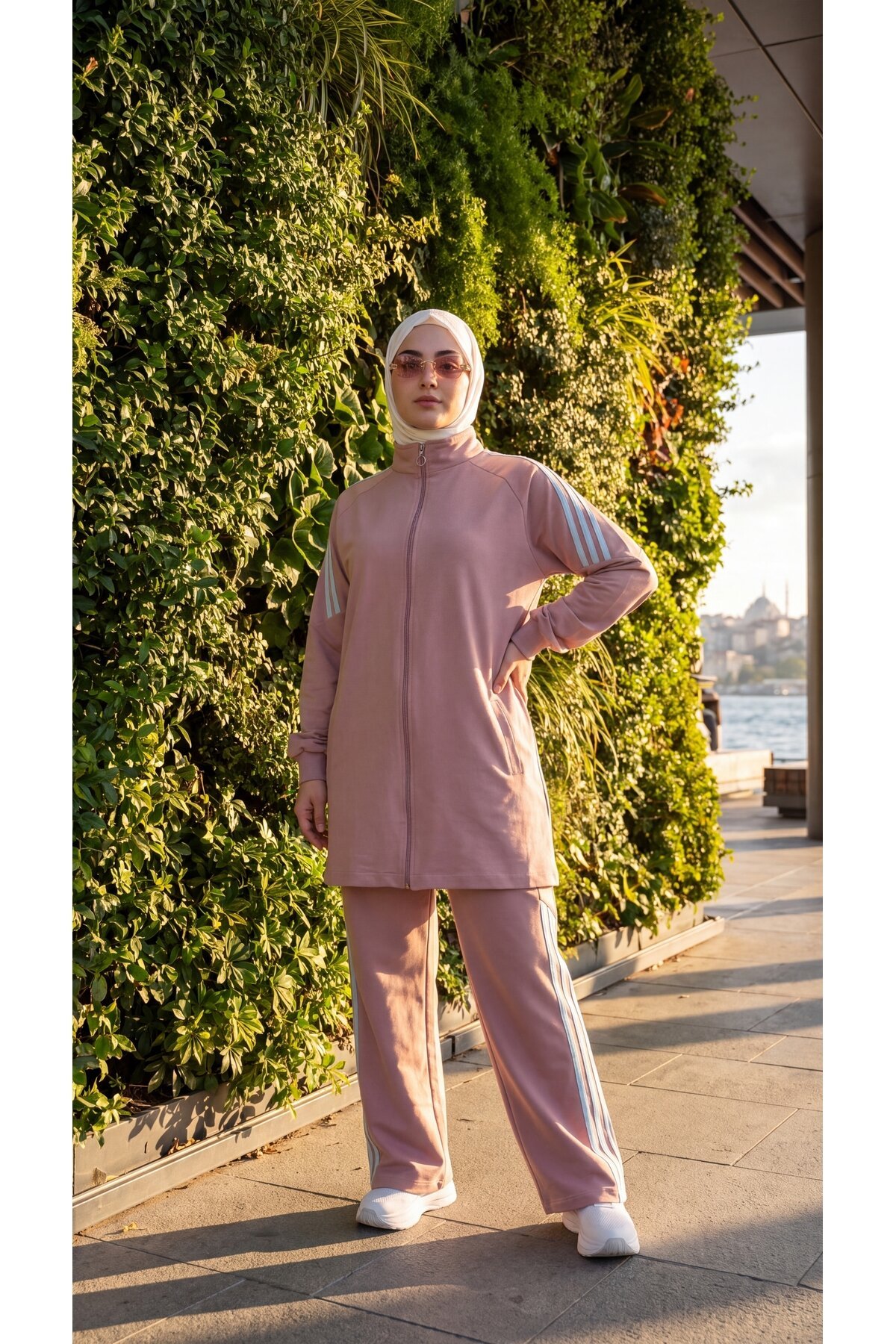 Pembe Şerit Detaylı Fermuarlı Eşofman Takımı - Wovi Moda