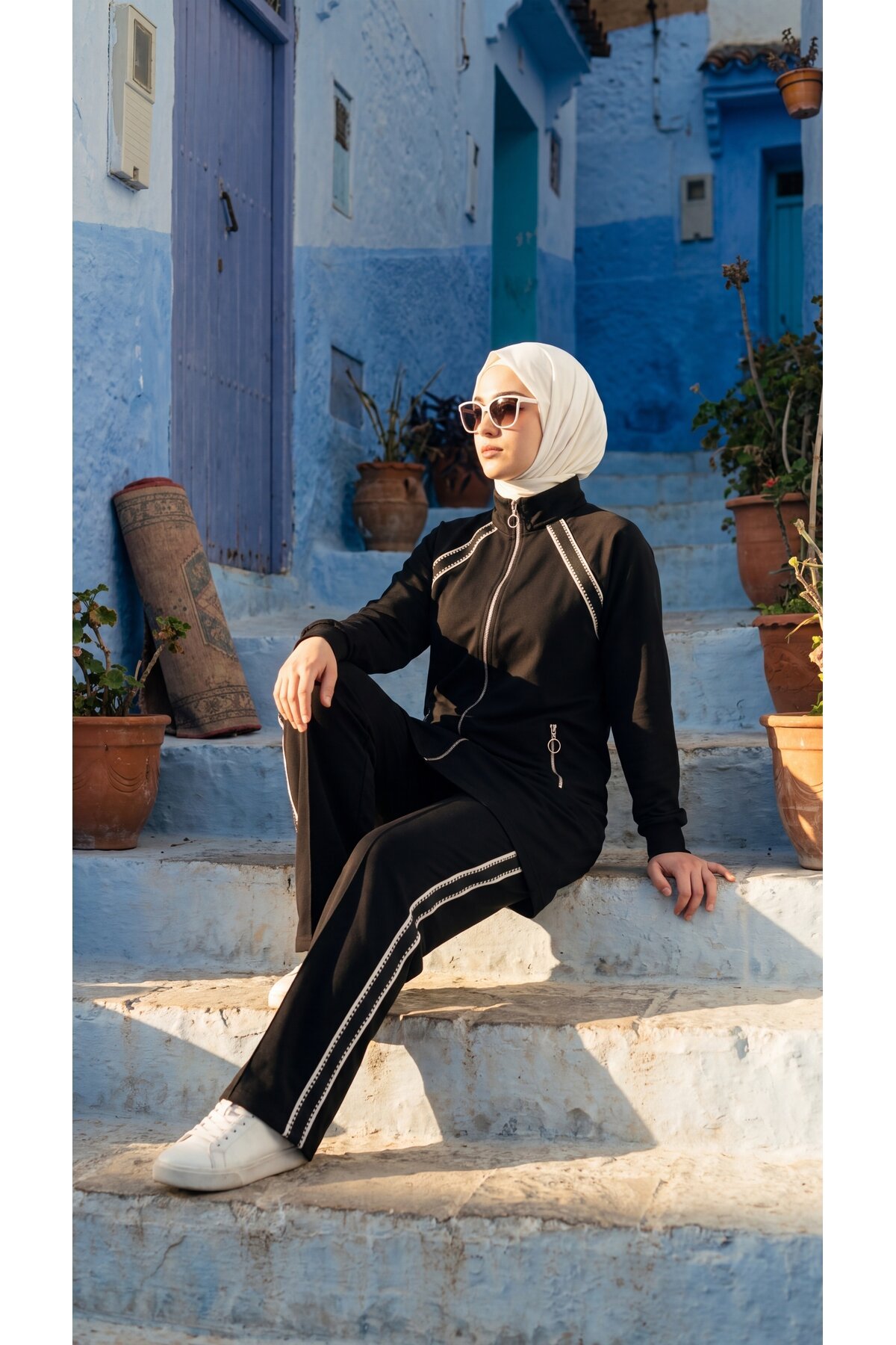 Siyah Dik Yaka Fermuarlı Bol Paça Takım - Wovi Moda