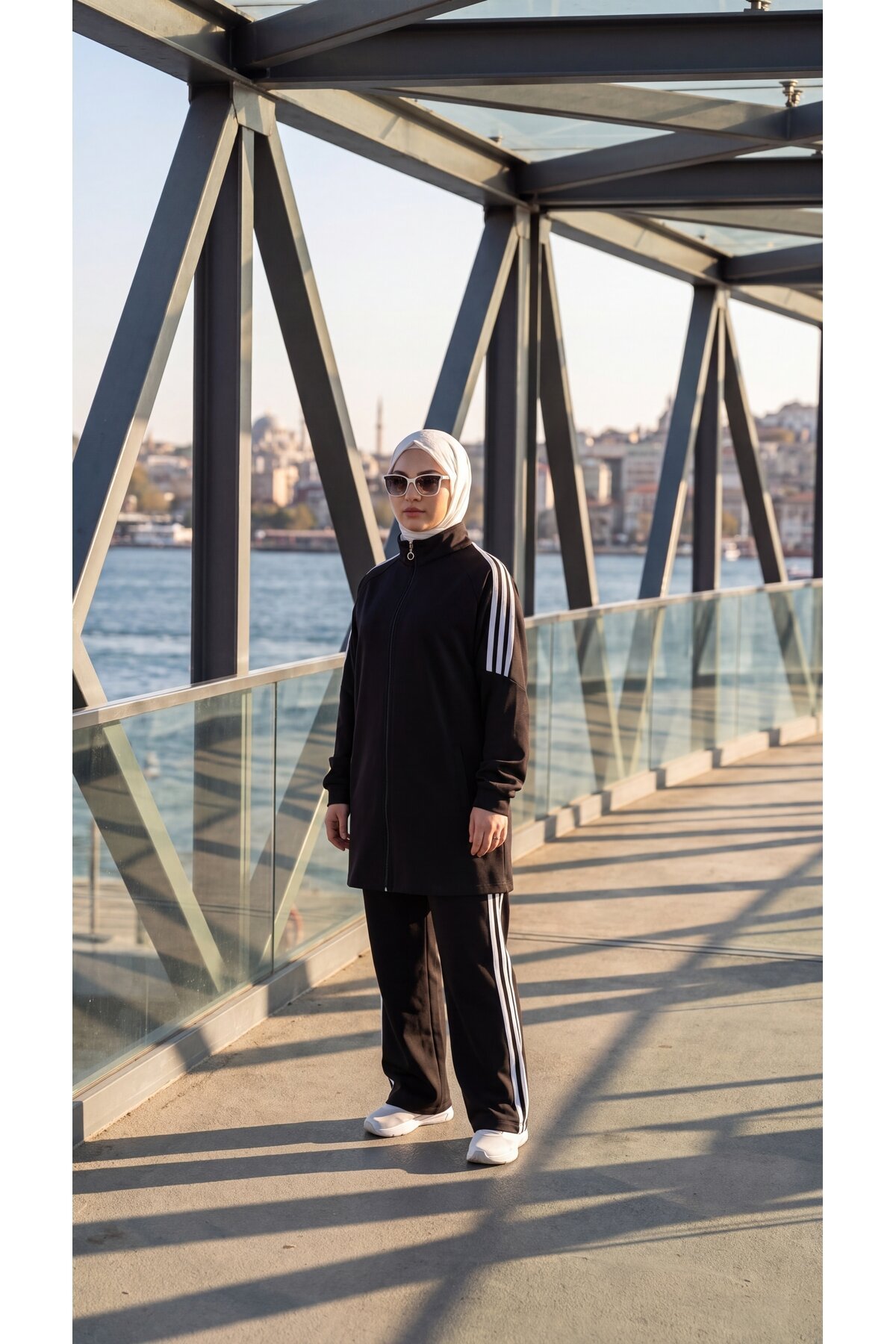 Siyah Şerit Detaylı Fermuarlı Eşofman Takım - Wovi Moda