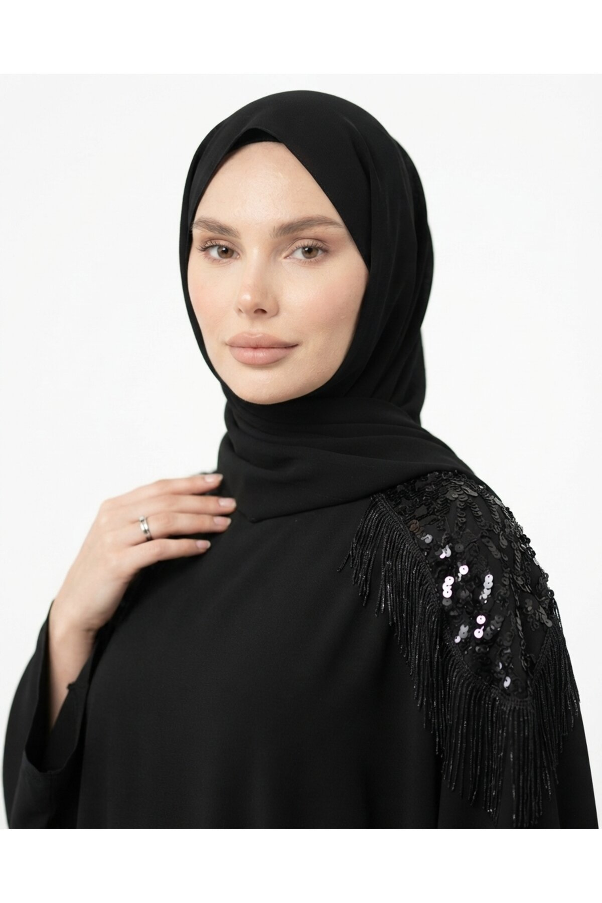 فستان فرجية مقاس كبير أسود بتفاصيل إكسسوار كتف - Fzd Filizzade
