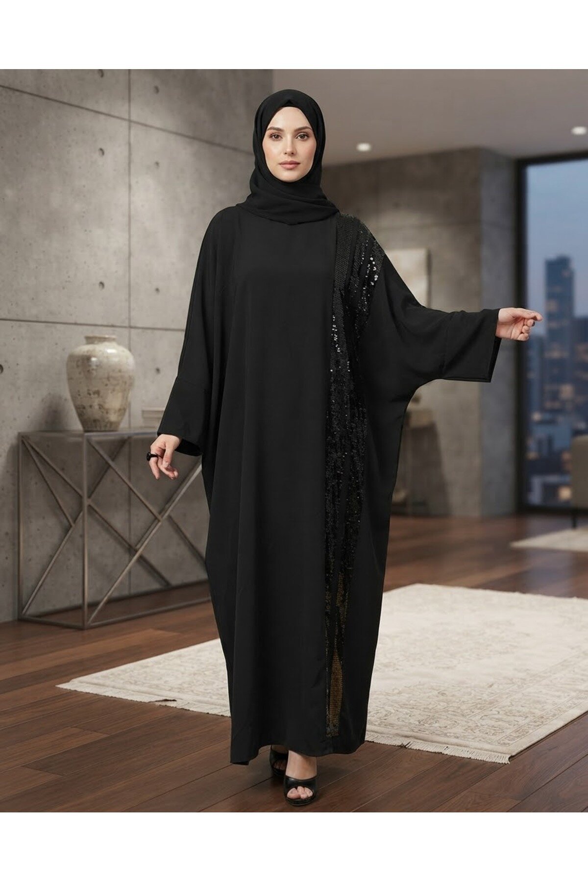 عباية مقاس كبير سوداء بتفاصيل إكسسوار على الكتف - Fzd Filizzade