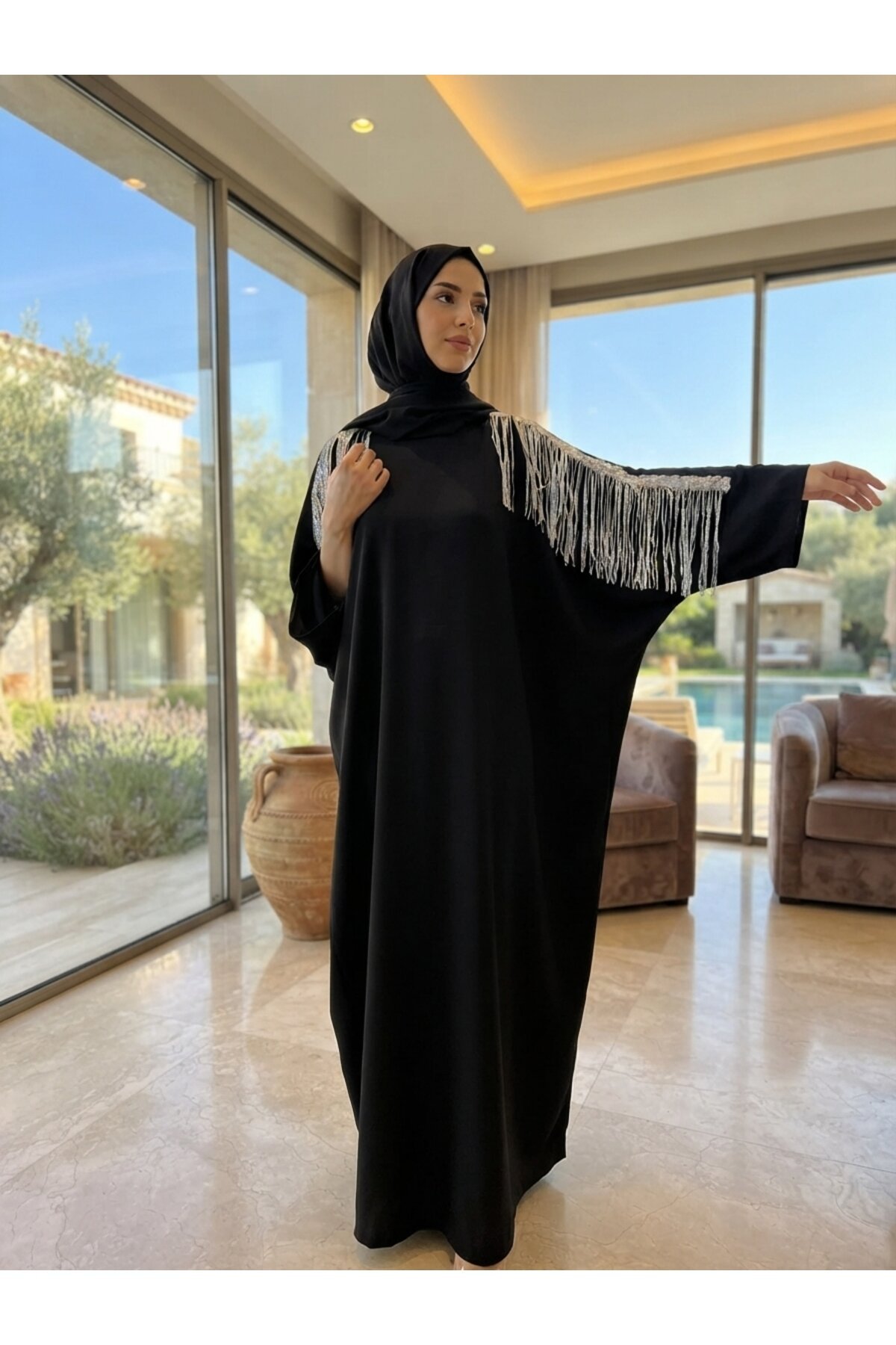 عباية فستان مقاس كبير أسود بالترتر بتفاصيل إكسسوار فضي على الكتف - Fzd Filizzade