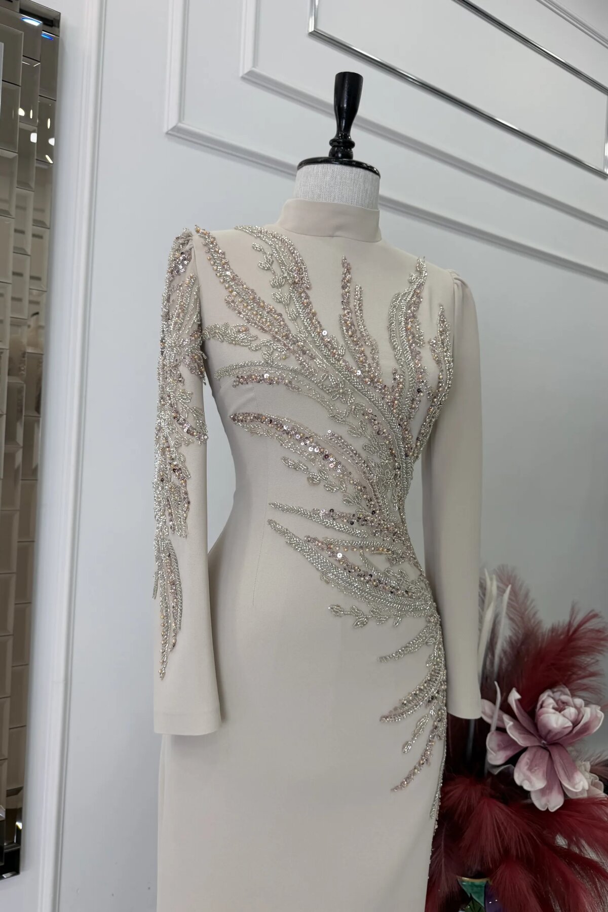 Bej Taş İşlemeli Dik Yaka Abiye Elbise - MK Moda Tasarım
