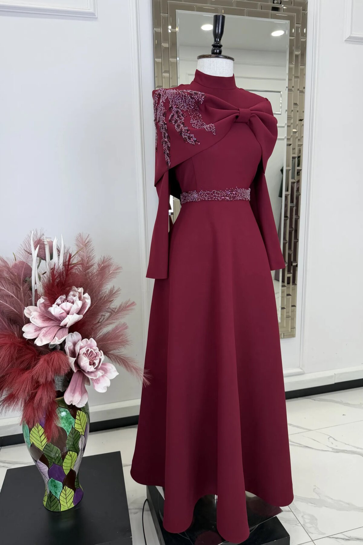 Bordo Taş İşlemeli Pelerinli Abiye Elbise - MK Moda Tasarım
