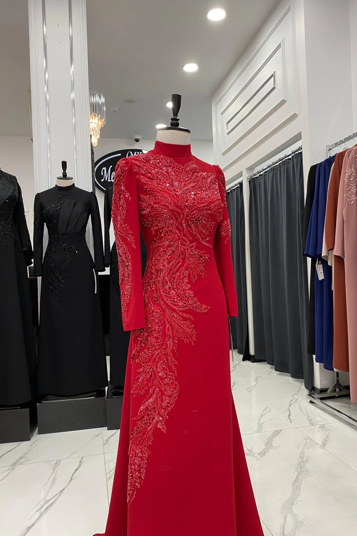 فستان سهرة طويل أحمر مطرز بالأحجار - MK Moda Tasarım