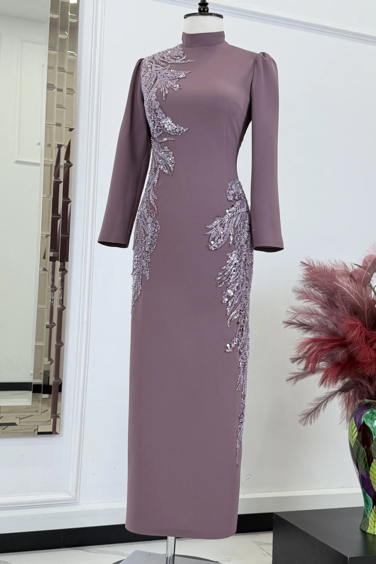 فستان سهرة محتشم طويل ليلكي بياقة عالية وتطريز أحجار - MK Moda Tasarım
