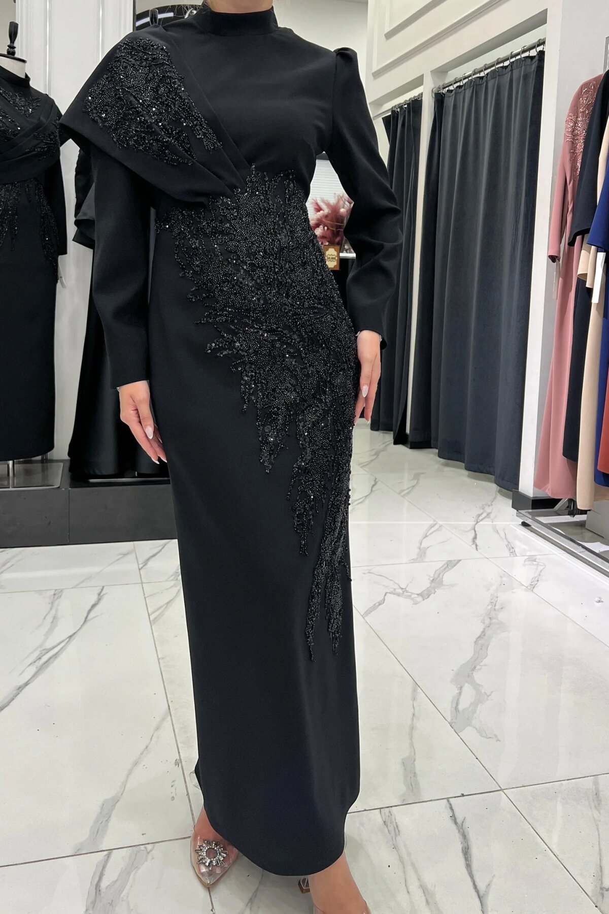 فستان سهرة محتشم أسود بتفاصيل درابيه وتطريز أحجار - MK Moda Tasarım