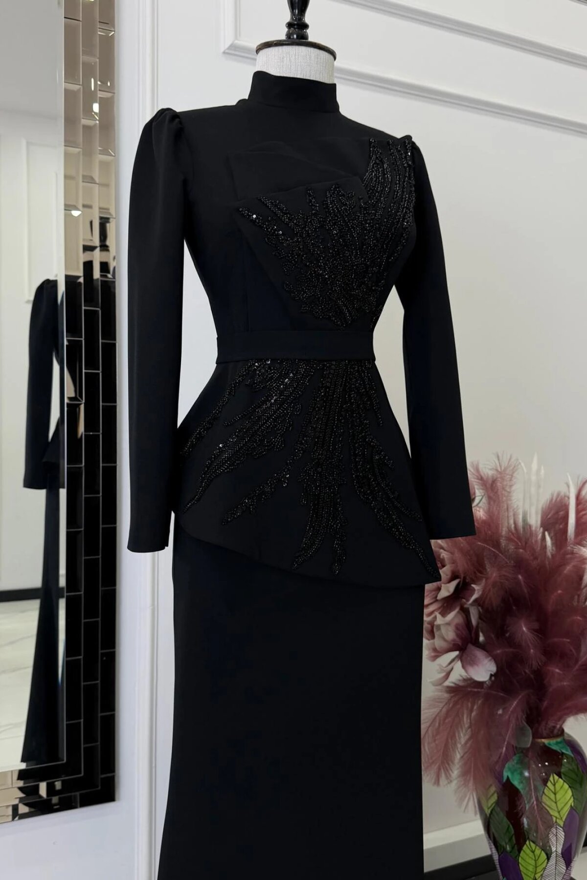 Siyah Uzun Dik Yaka Taş İşlemeli Peplum Detaylı Abiye Elbise - MK Moda Tasarım