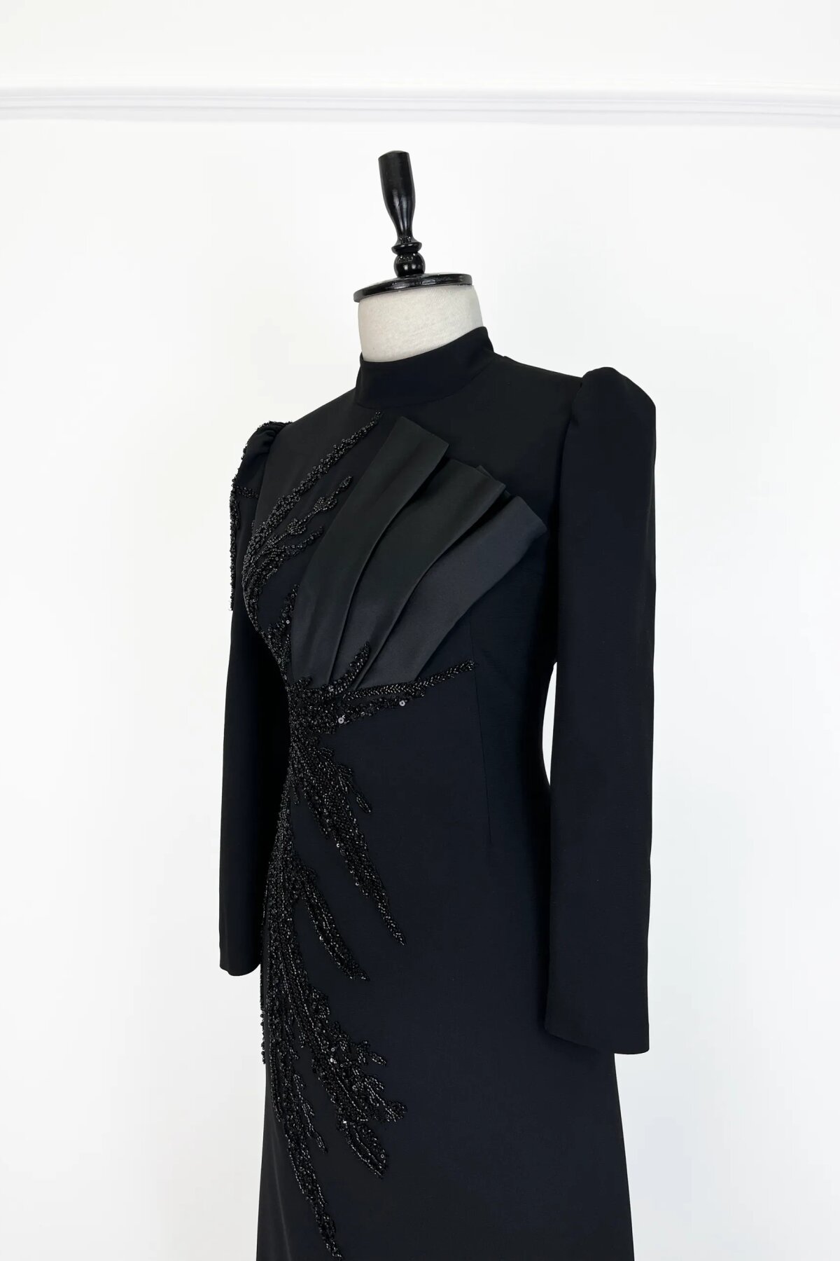 فستان سهرة طويل أسود بياقة واقفة وتطريز خرز - MK Moda Tasarım