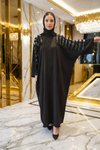 عباية مقاس كبير سوداء بإكسسوار كتف شرابة فضية
