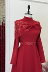 Kırmızı Pelerinli Taş İşlemeli Tesettür Abiye Elbise