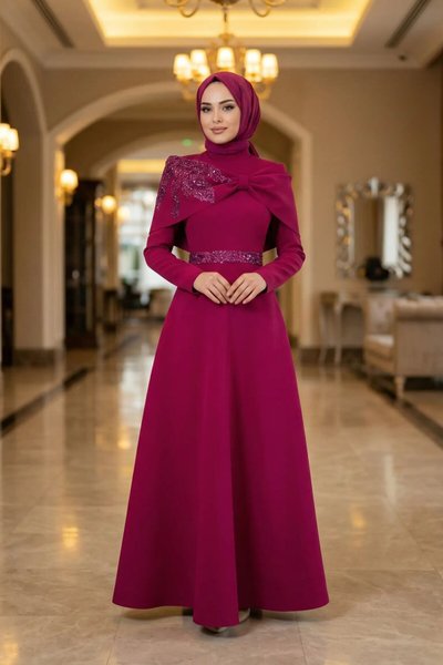 فستان سهرة محتشم فوشيا بكيب وتطريز أحجار
