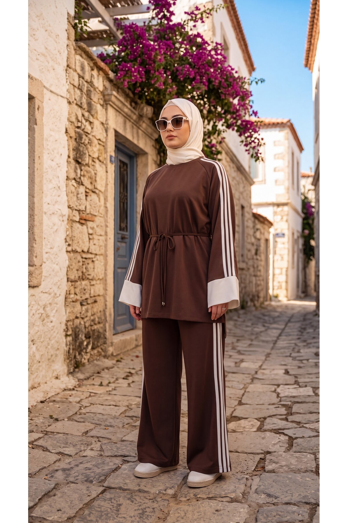 Kahverengi Krem Manşetli Beli Bağcıklı Şerit Detaylı Eşofman - Wovi Moda