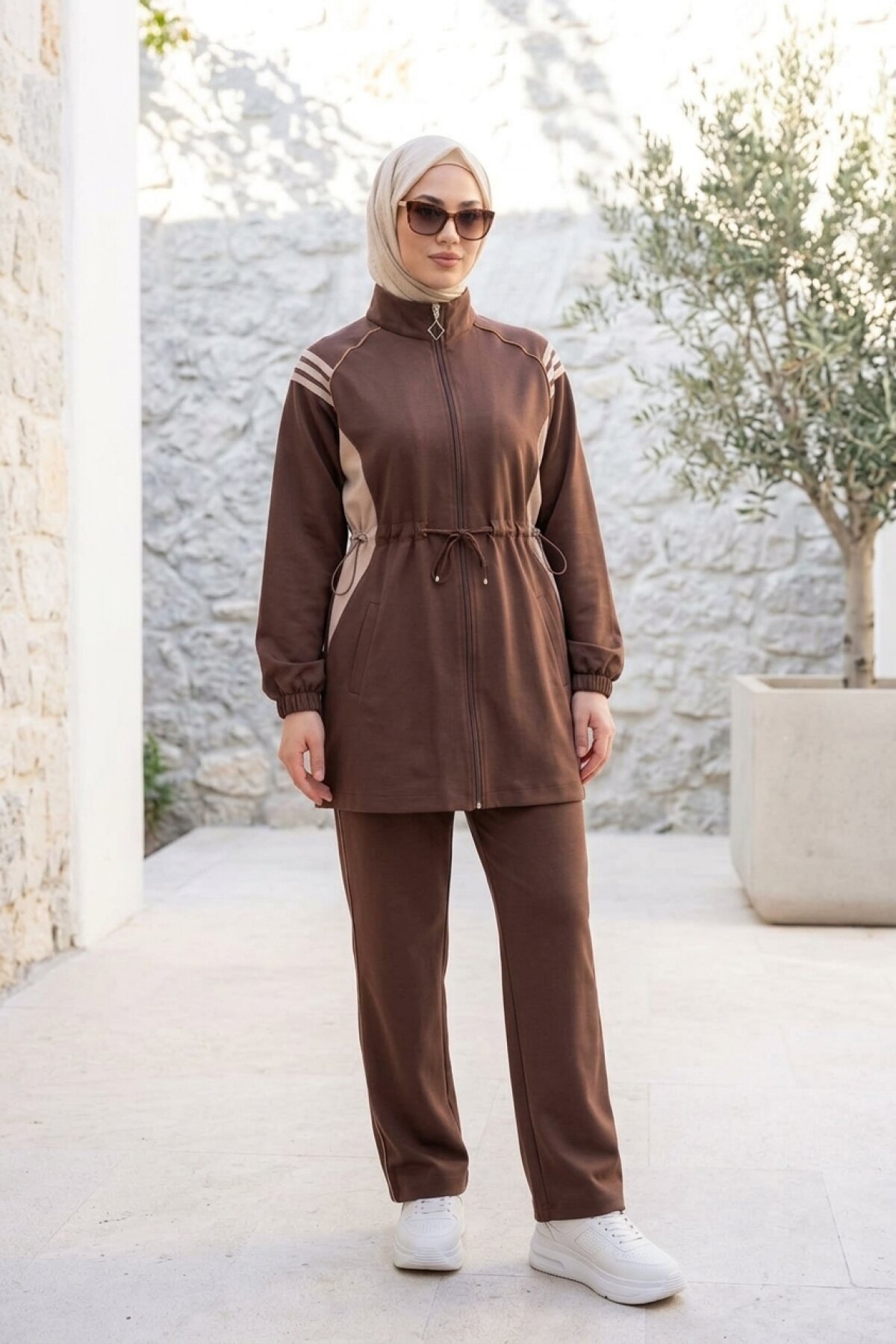 Kahverengi Şerit Detaylı Fermuarlı Eşofman Takım - Wovi Moda
