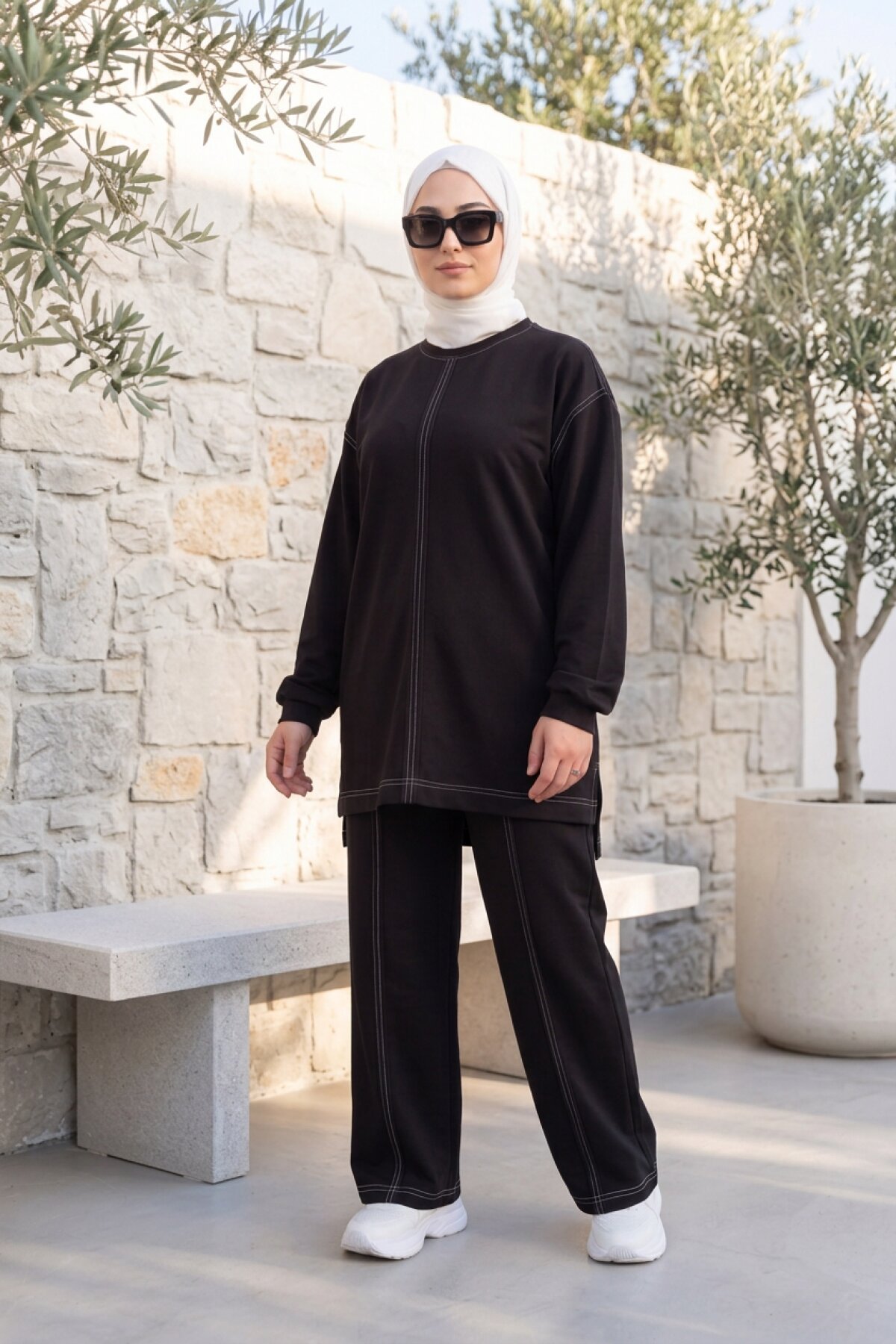 Siyah Bisiklet Yaka Dikiş Detaylı Eşofman - Wovi Moda