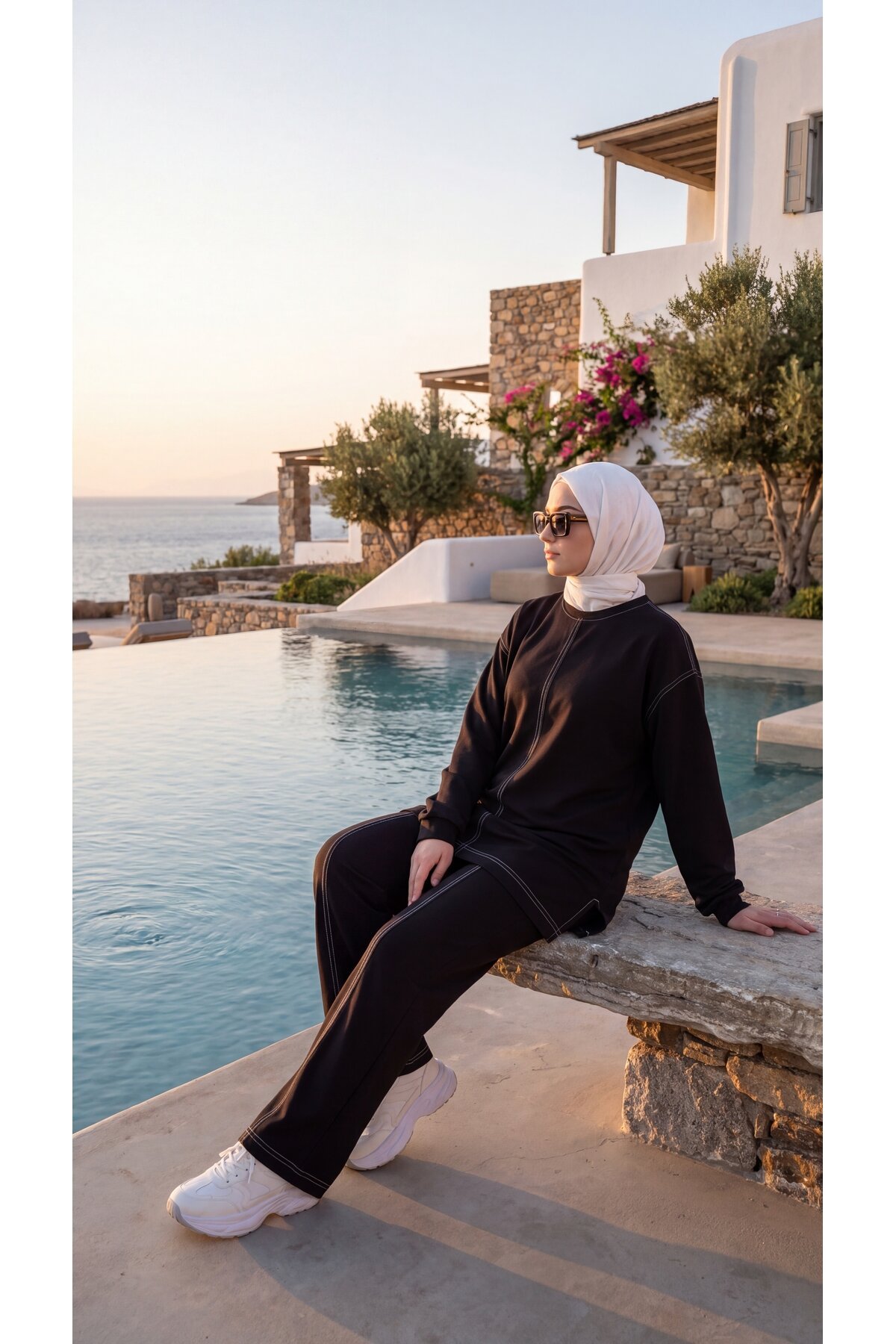 Siyah Bisiklet Yaka Dikiş Detaylı Eşofman - Wovi Moda